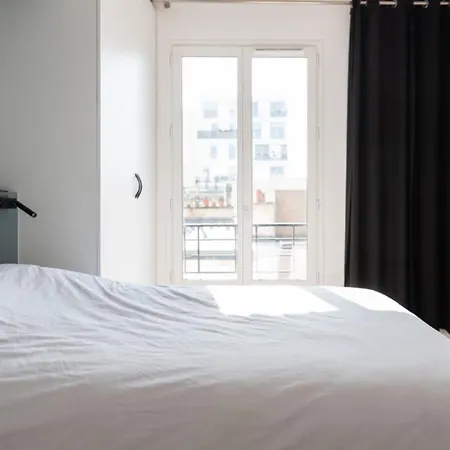 Bright 40M Refurbished Near Paris * Клиши