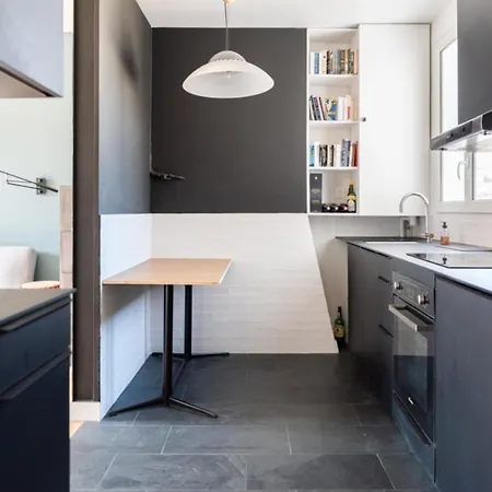 Апартаменты Bright 40M Refurbished Near Paris Клиши